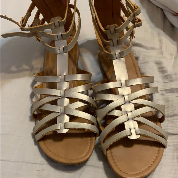 size 11 wide sandals - Picture 1 of 3